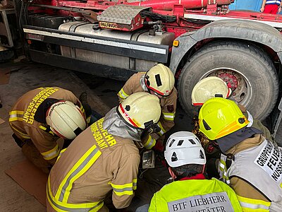 Rettungsübung im Liebherrwerk Lienz