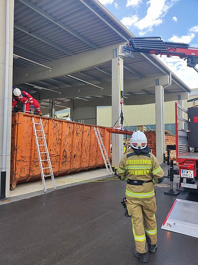 Rettungsübung im Liebherrwerk Lienz